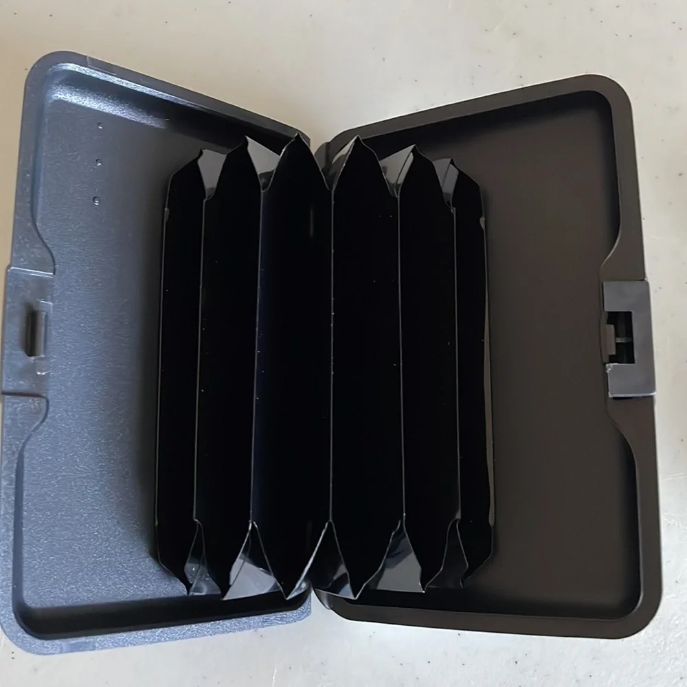 Card holder - Picture 5 of 9